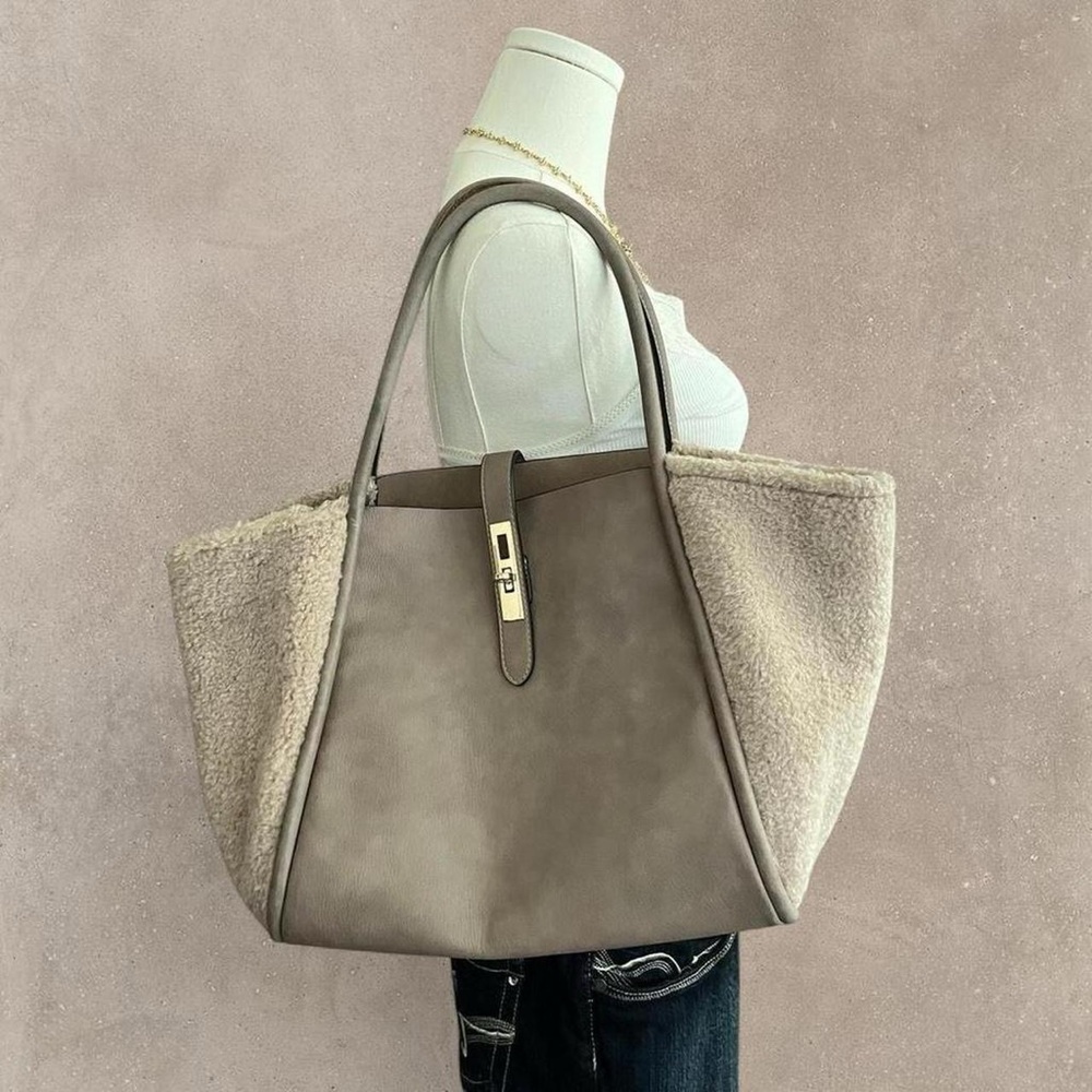Un Billion Classic Taupe Shoulder Bag